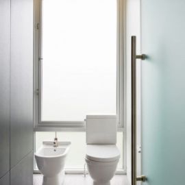 Стеклянные двери для душа, ванной и туалета