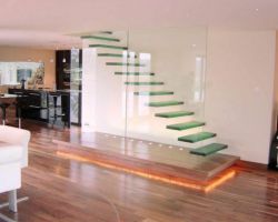 Стеклянные ступени. Заказать в Днепре (Днепропетровск)