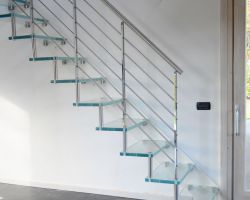 Стеклянные ступени. Заказать в Днепре (Днепропетровск)