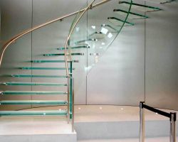 Стеклянные ступени. Заказать в Днепре (Днепропетровск)