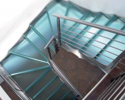 Стеклянные ступени. Заказать в Днепре (Днепропетровск)