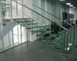 Стеклянные ступени. Заказать в Днепре (Днепропетровск)