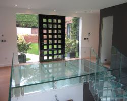 Стеклянные ступени и полы. Заказать в Днепре (Днепропетровск)