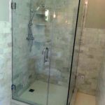 Угловые душевые кабины